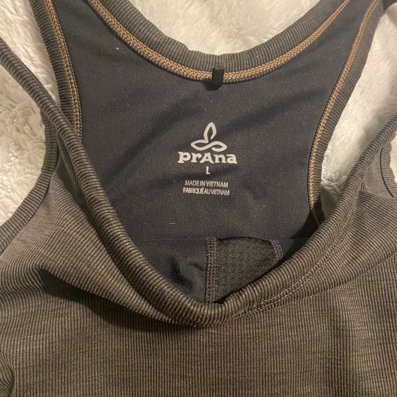 Prana Large Hatha tank- great coverage and support - Picture 2 of 3